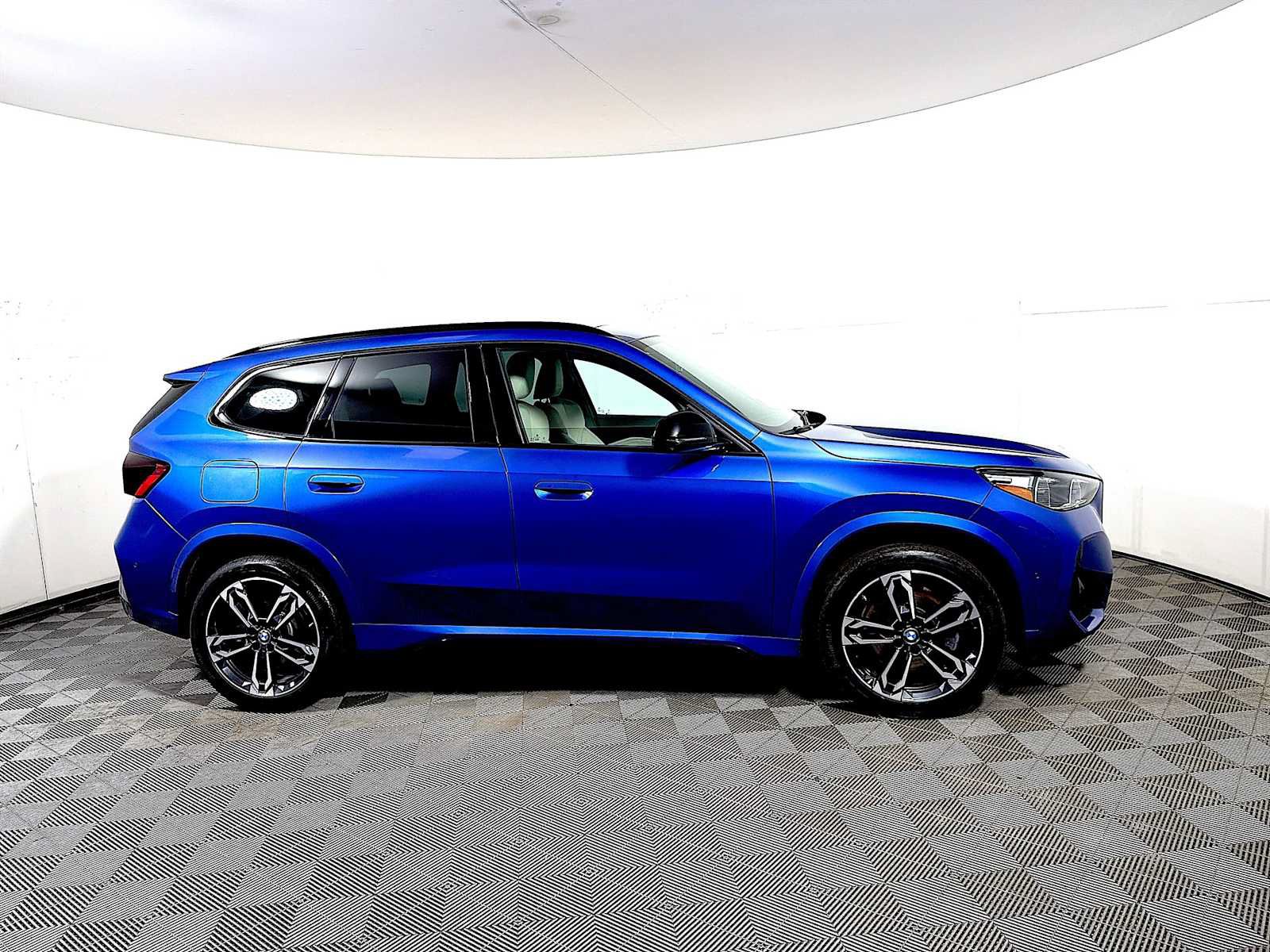 Certified 2023 BMW X1 xDrive28i w/ Premium Package AWD/4WD image 7