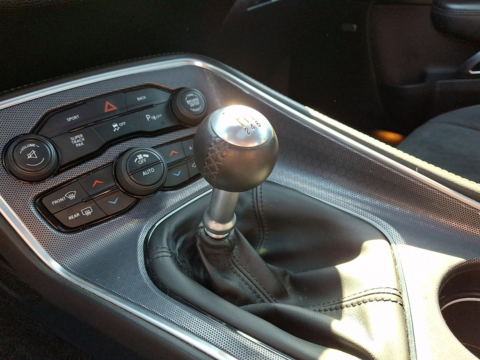 Used 2016 Dodge Challenger R/T Scat Pack w/ Leather Interior Group RWD image 14