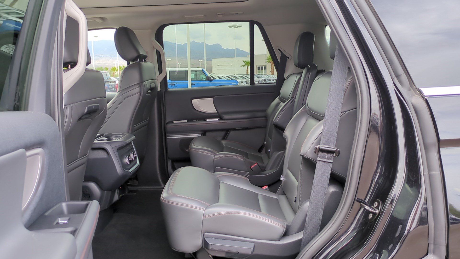 Used 2025 Ford Expedition Active AWD/4WD image 26