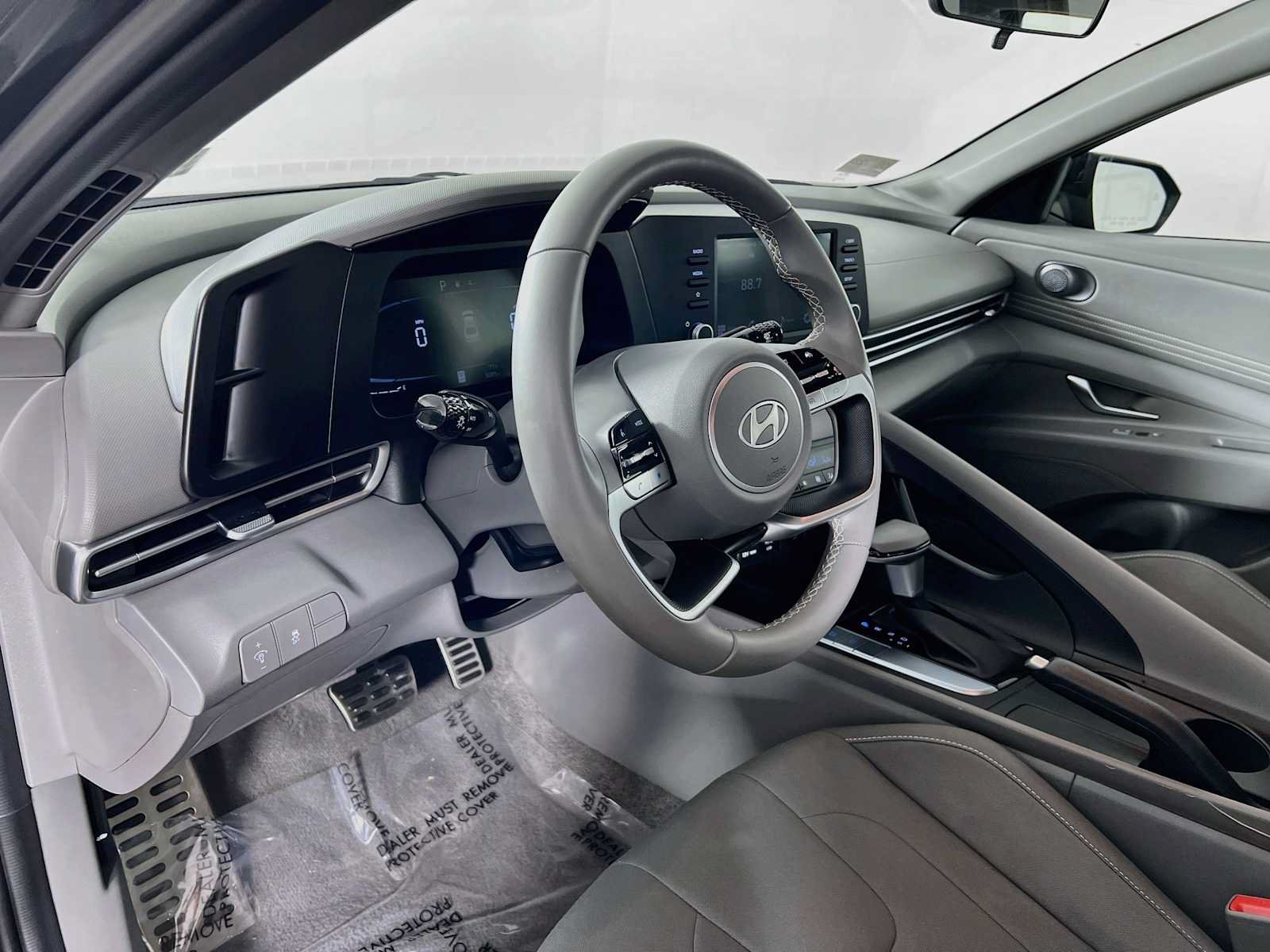 Certified 2025 Hyundai Elantra Sport FWD image 9