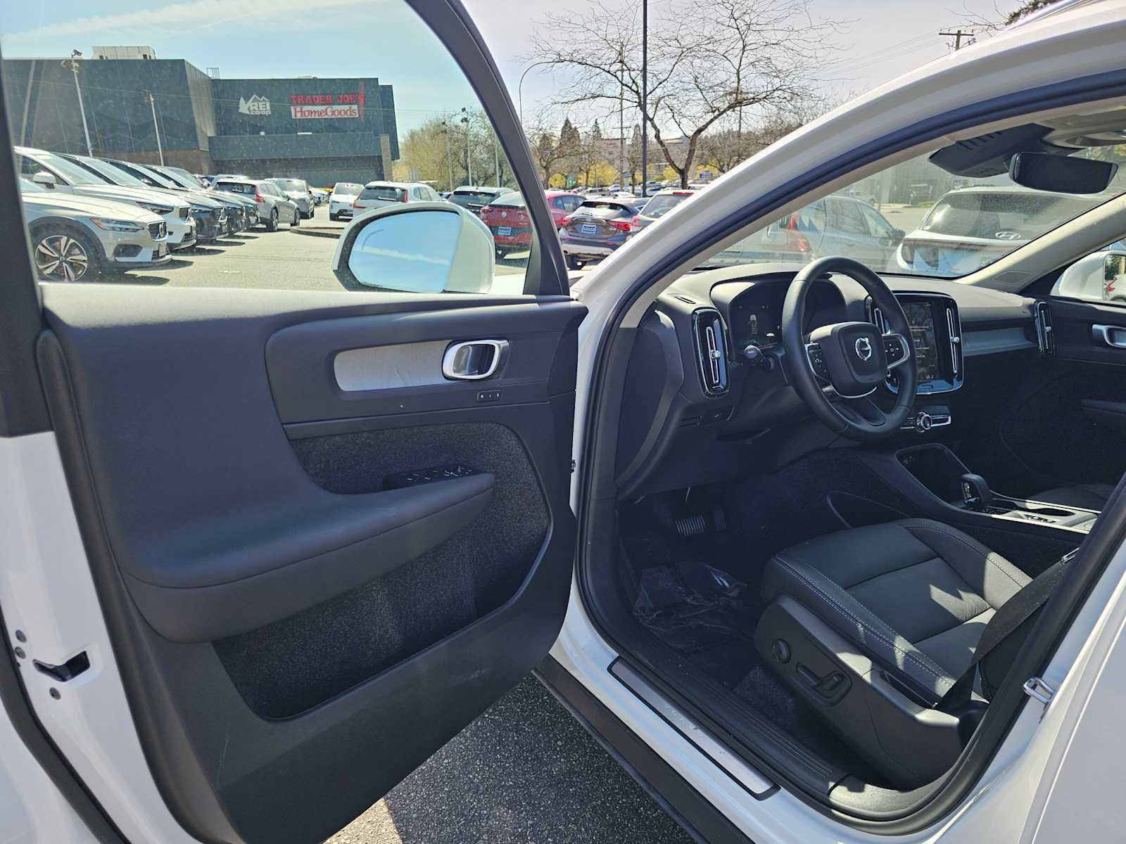 Used 2025 Volvo XC40 B5 Core w/ Protection Package Premier AWD/4WD image 20