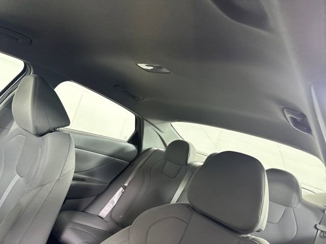 Certified 2025 Hyundai Elantra SE image 12