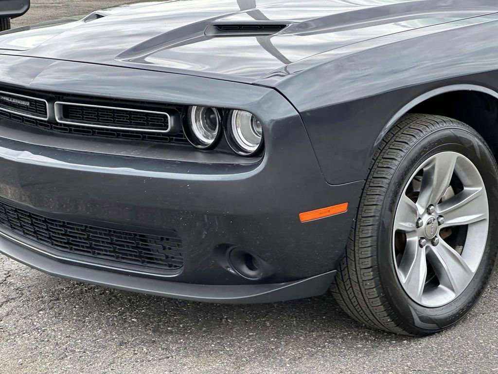Used 2016 Dodge Challenger SXT RWD image 8