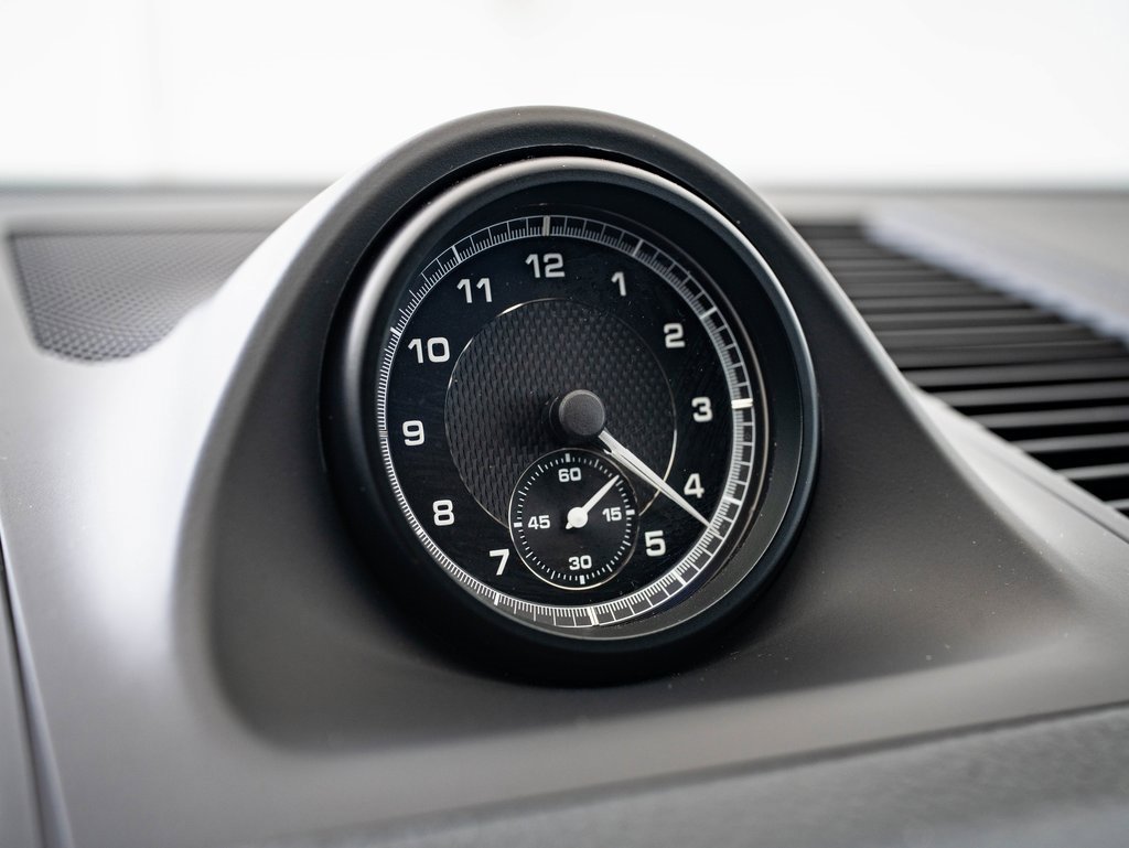 Certified 2024 Porsche Macan image 32