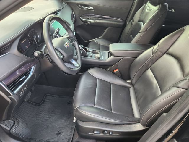 Used 2022 Cadillac XT4 Luxury w/ Cold Weather Package FWD image 13