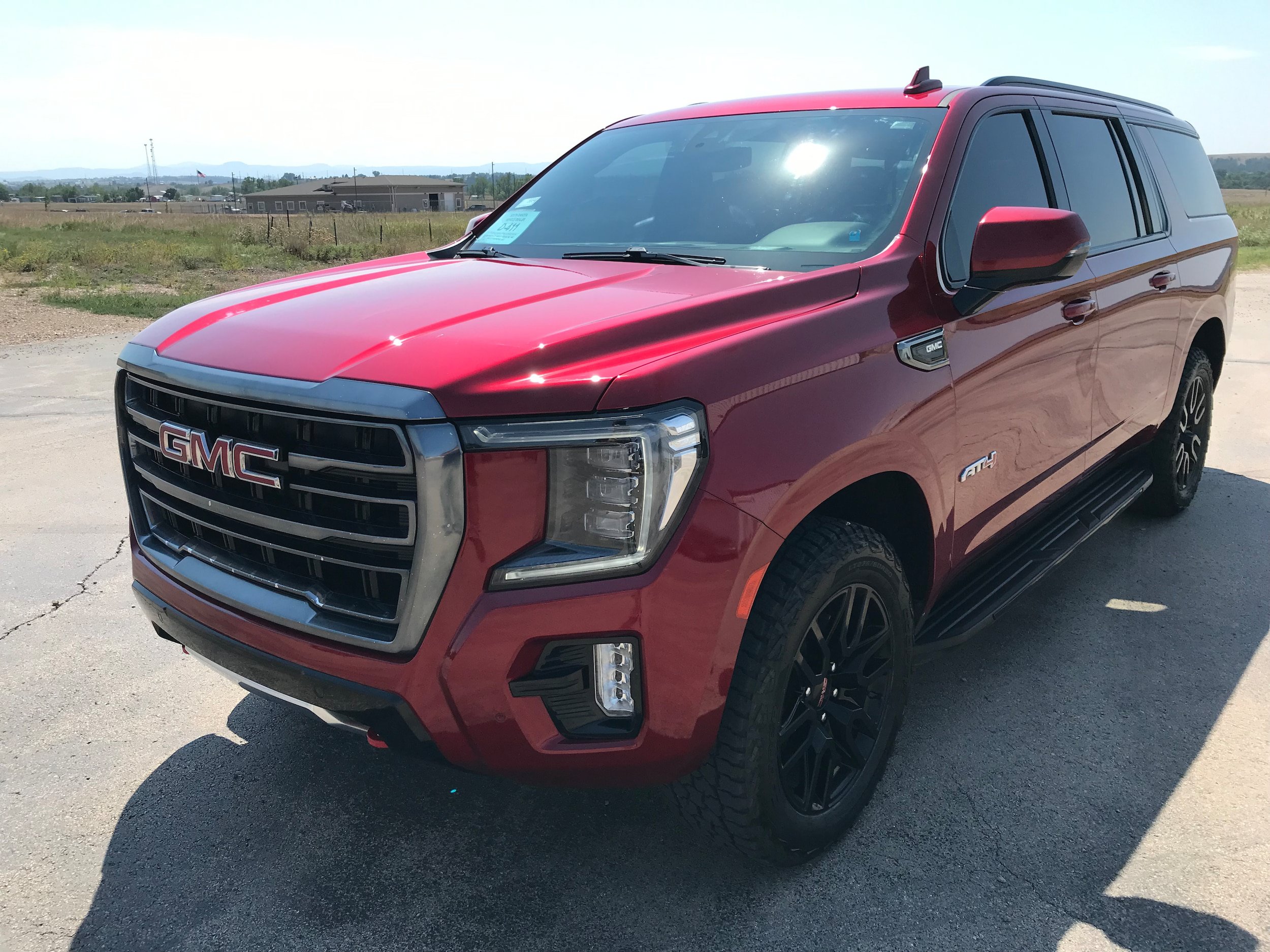 Used 2022 GMC Yukon XL AT4 AWD/4WD image 2