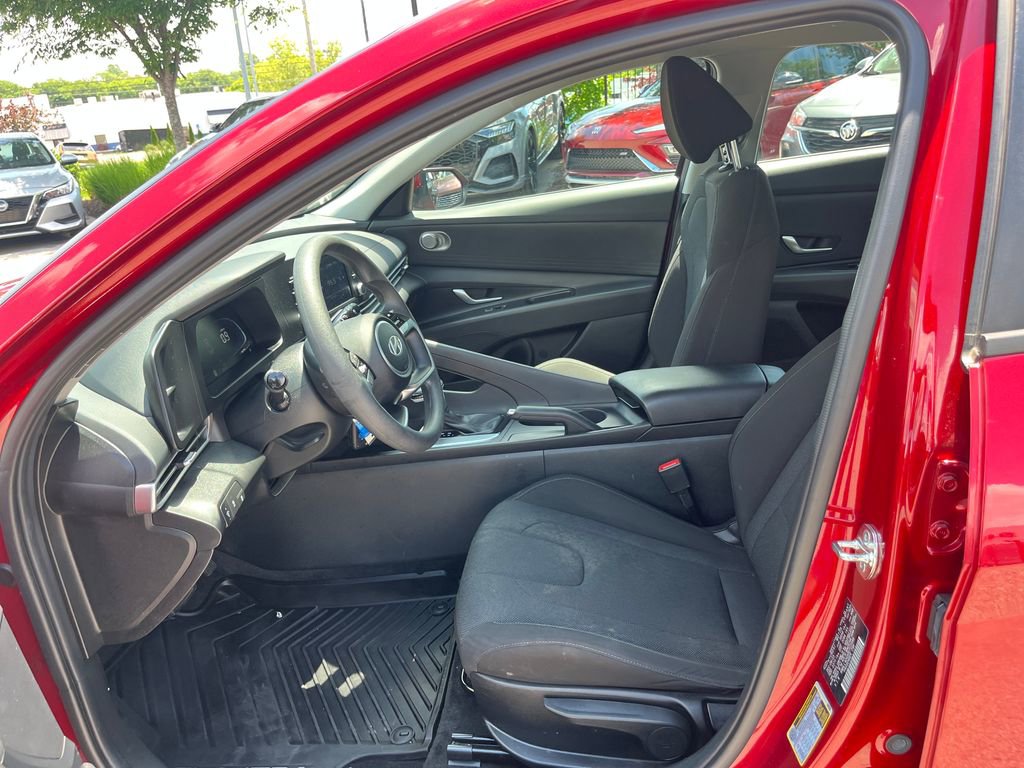 Used 2024 Hyundai Elantra SE FWD image 9