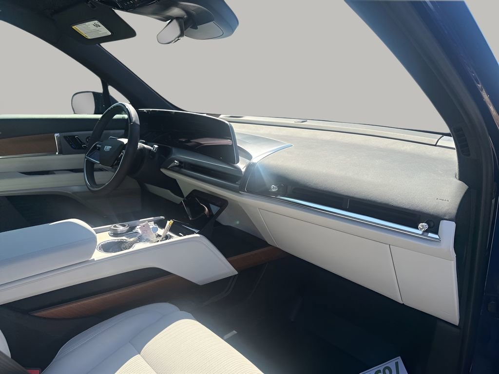 New 2026 Cadillac Vistiq Luxury w/ LPO, Floor Liner Package AWD/4WD image 14