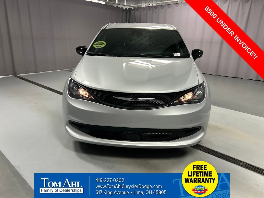 New 2026 Chrysler Voyager LX image 2