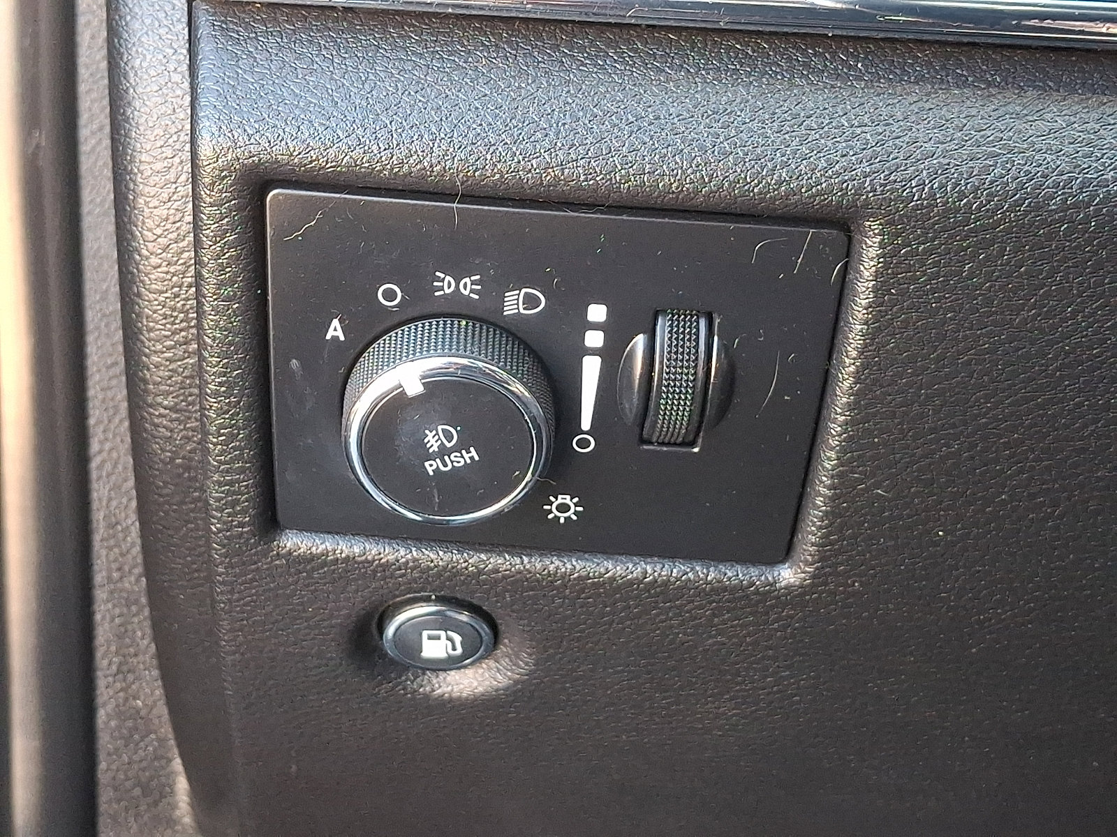 Used 2018 Jeep Grand Cherokee Limited AWD/4WD image 29