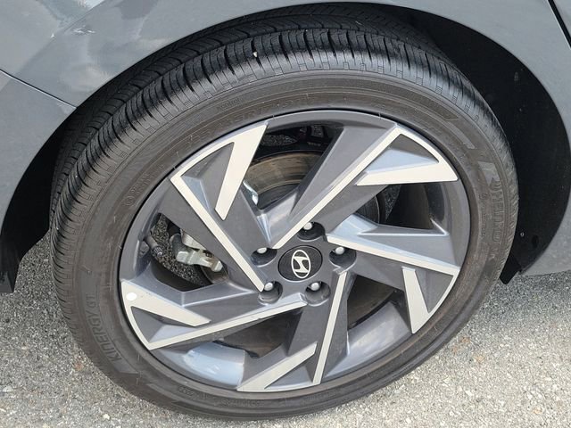 Certified 2025 Hyundai Elantra SEL image 26