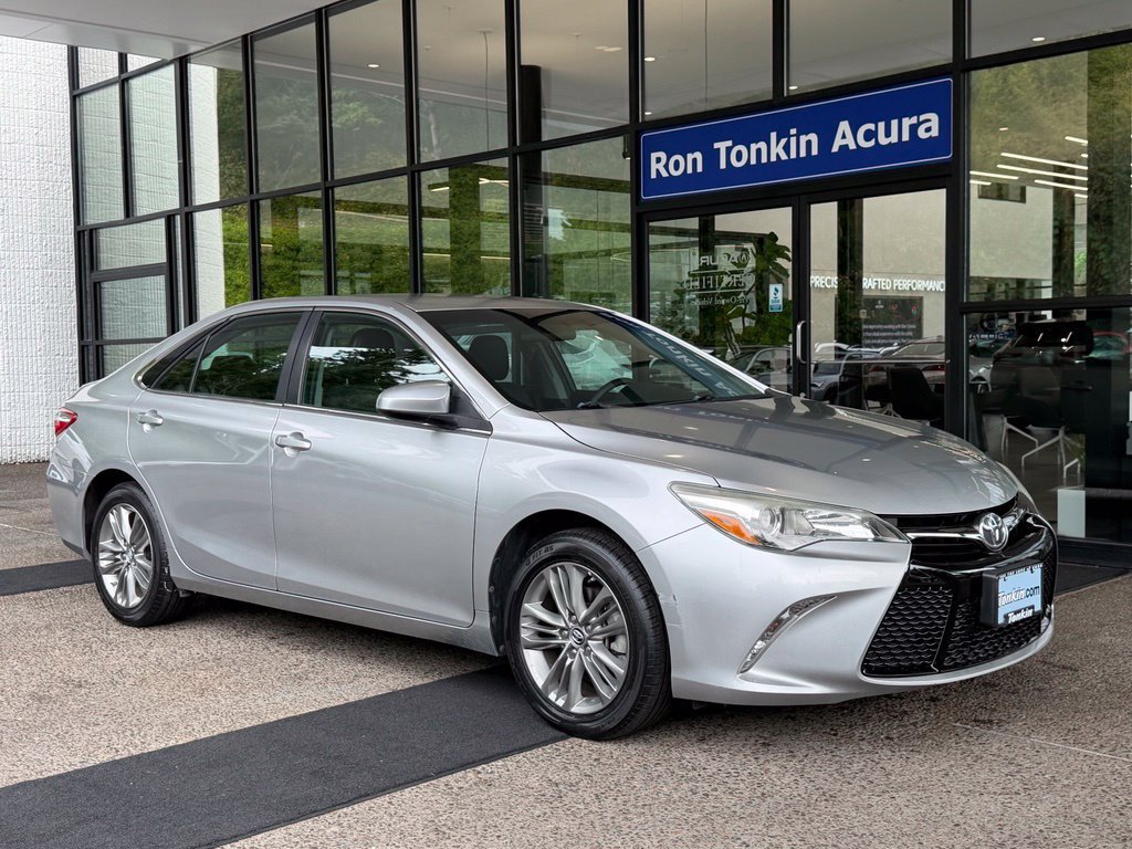 Used 2016 Toyota Camry SE FWD image 2
