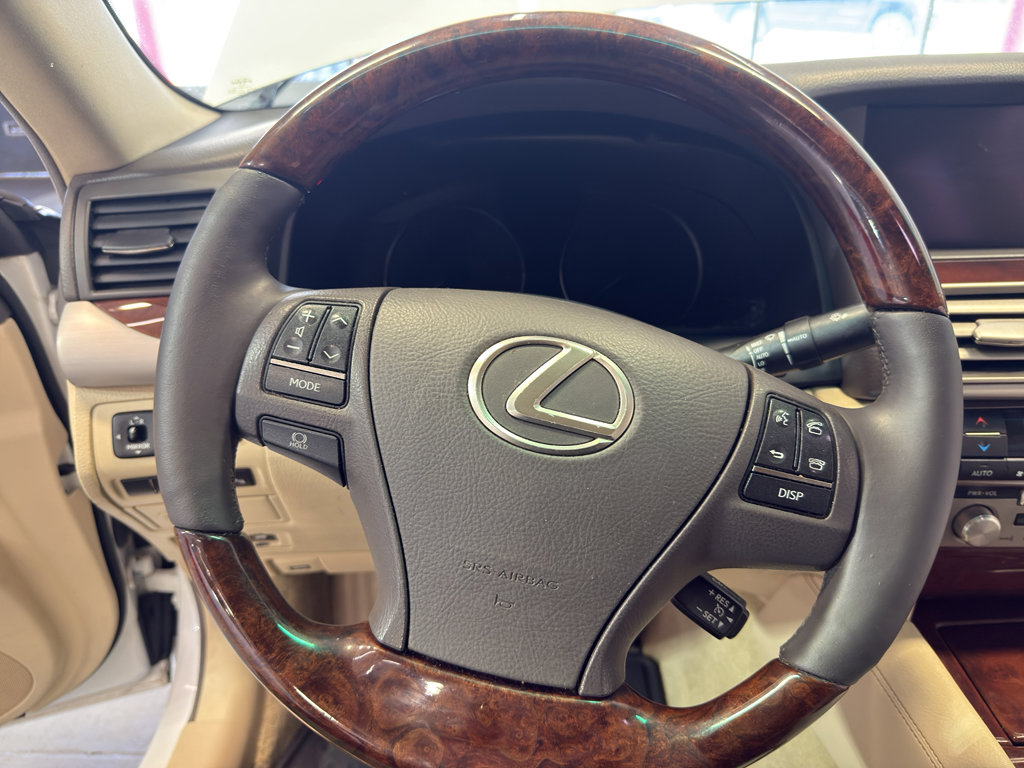Used 2015 Lexus LS 460 w/ Comfort Package image 16