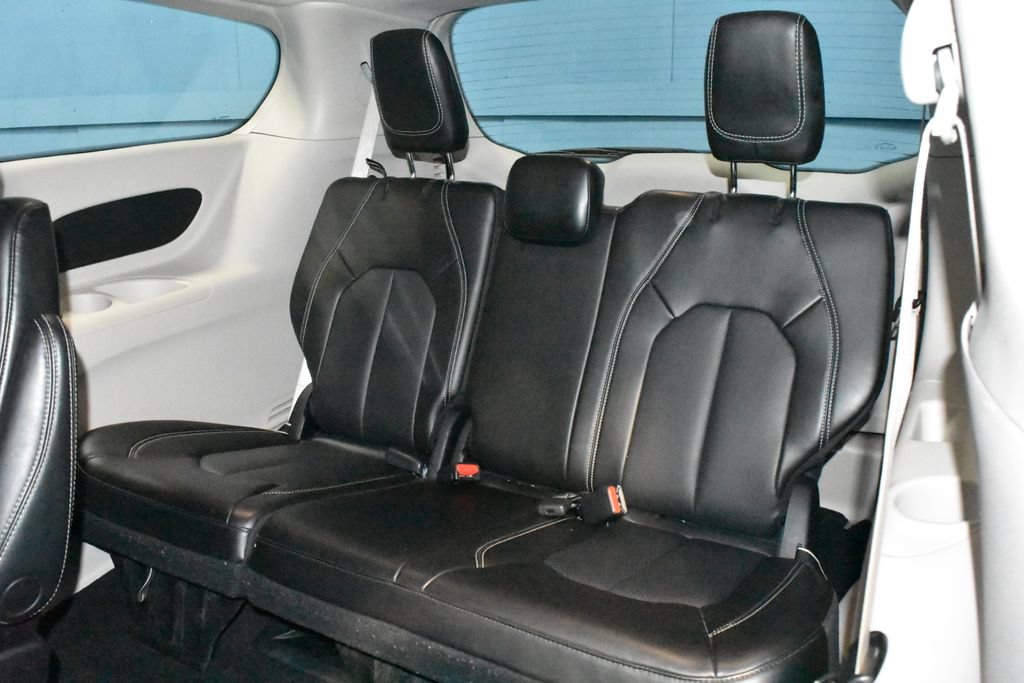 Used 2023 Chrysler Pacifica Touring-L FWD image 19
