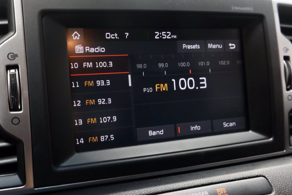 Used 2018 Kia Sportage LX w/ LX Technology Package FWD image 3
