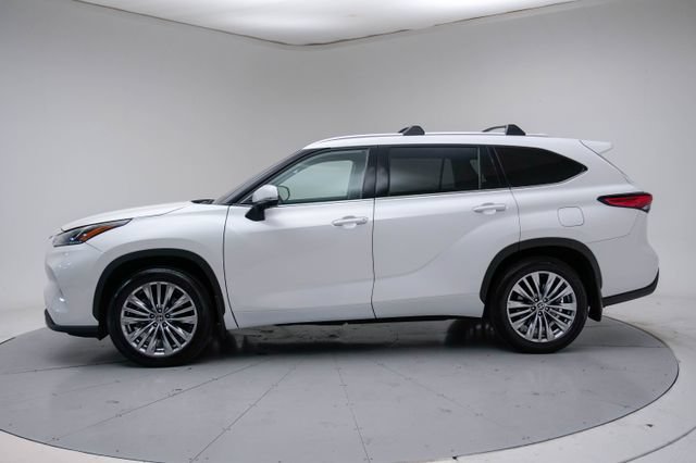 Used 2023 Toyota Highlander Platinum AWD/4WD image 2