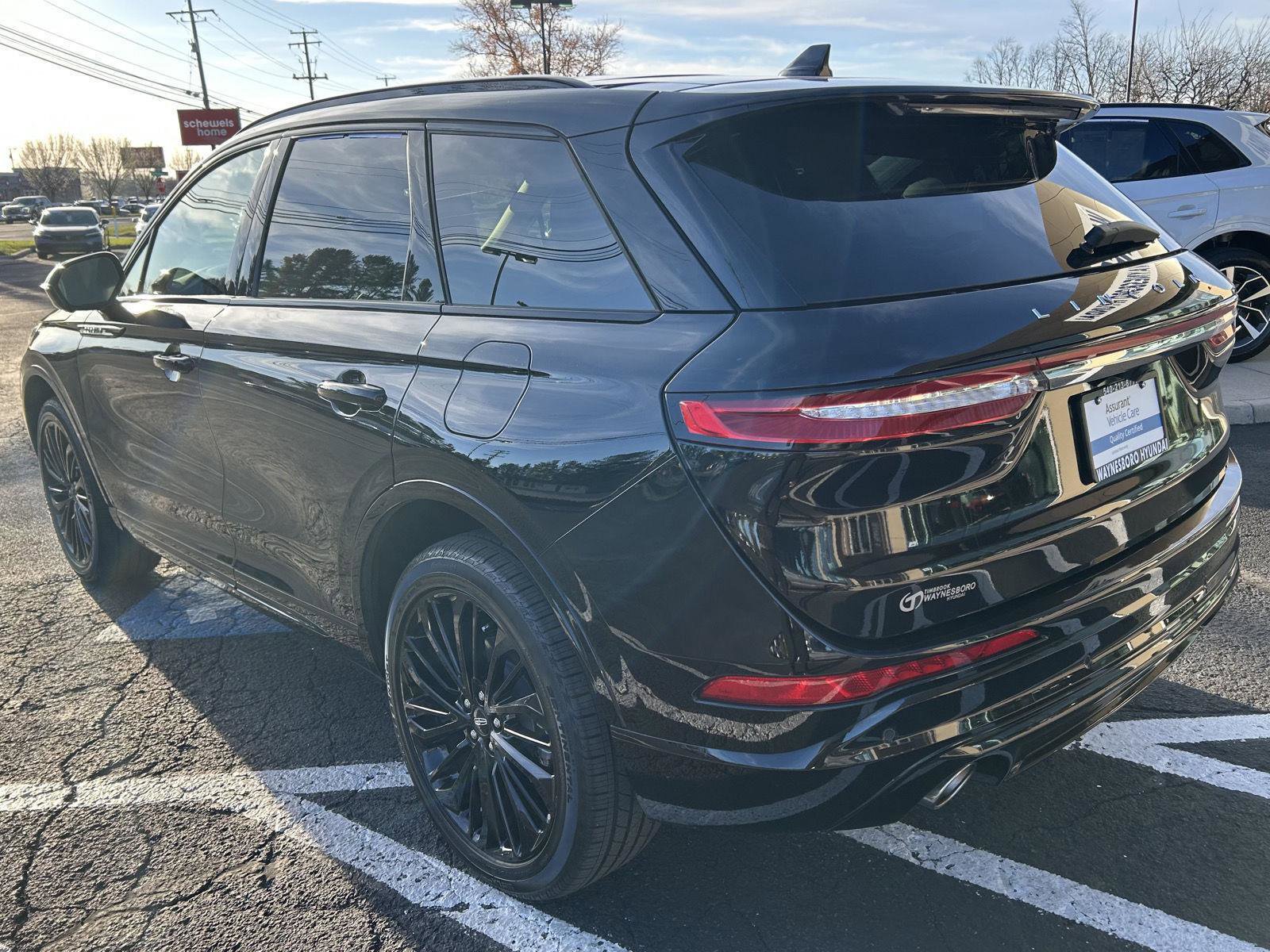 Used 2025 Lincoln Corsair AWD w/ Equipment Group 101A image 4