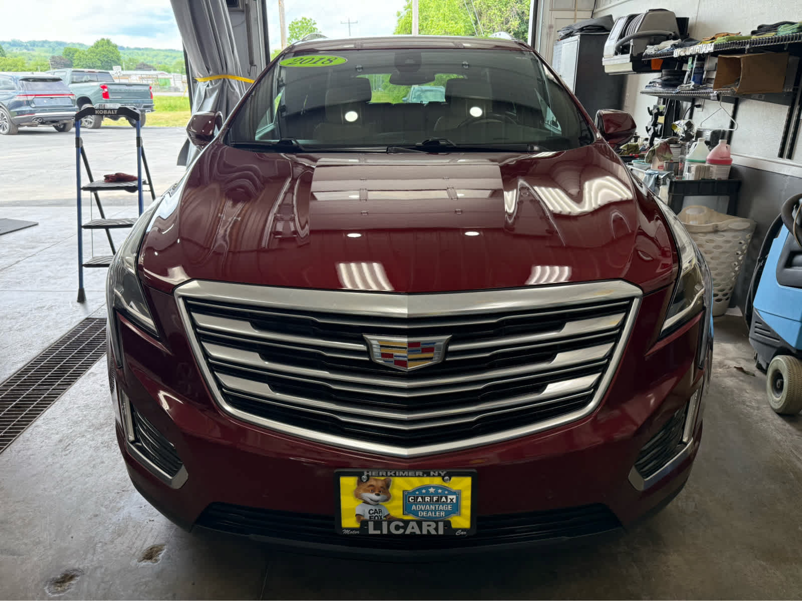 Used 2018 Cadillac XT5 Premium Luxury AWD/4WD image 2