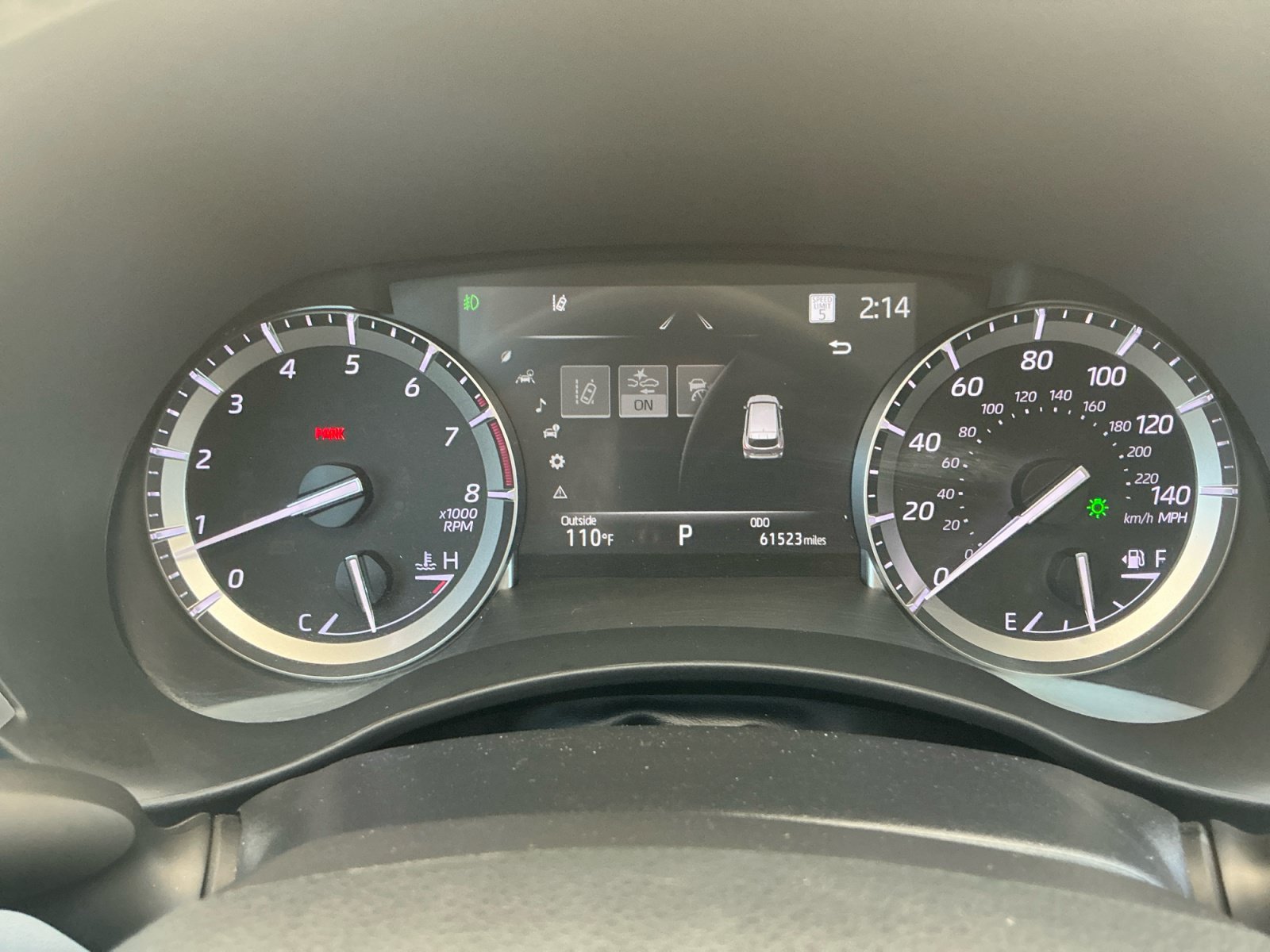 Used 2022 Toyota Highlander XLE AWD/4WD image 2