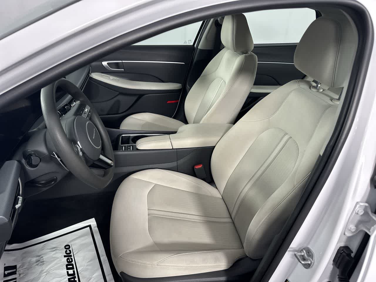 Used 2025 Hyundai Sonata SEL FWD image 13