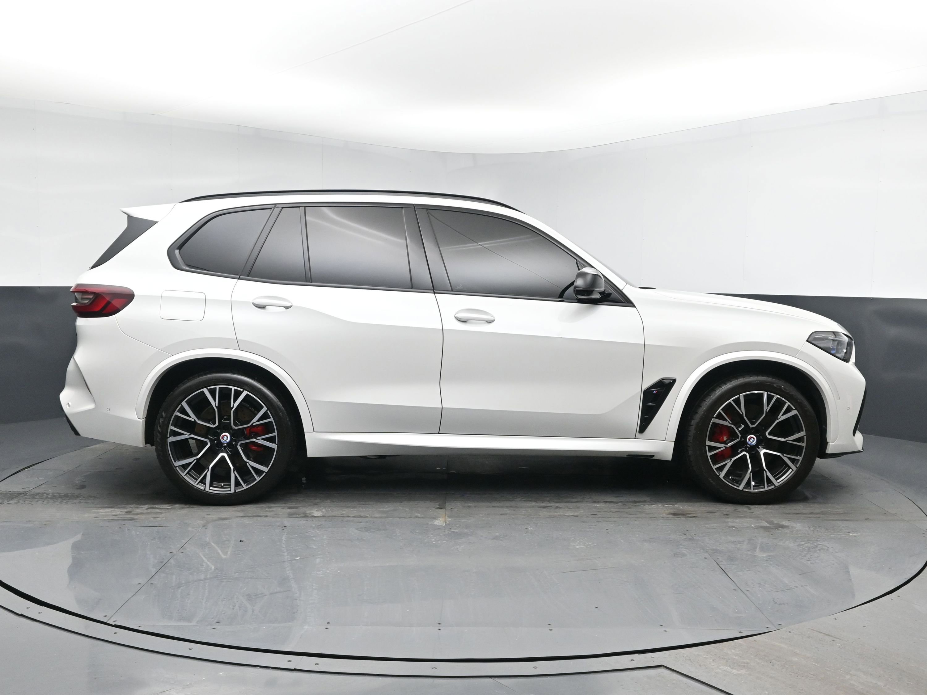 Used 2023 BMW X5 M w/ Competition Package image 3