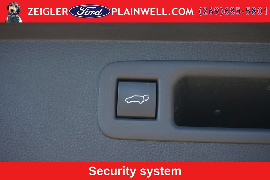 Used 2022 Toyota Highlander LE AWD/4WD image 11