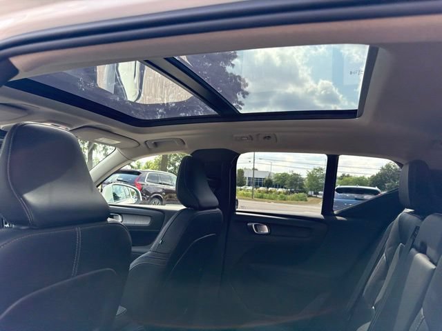 Used 2024 Volvo XC40 B5 Core AWD/4WD image 8