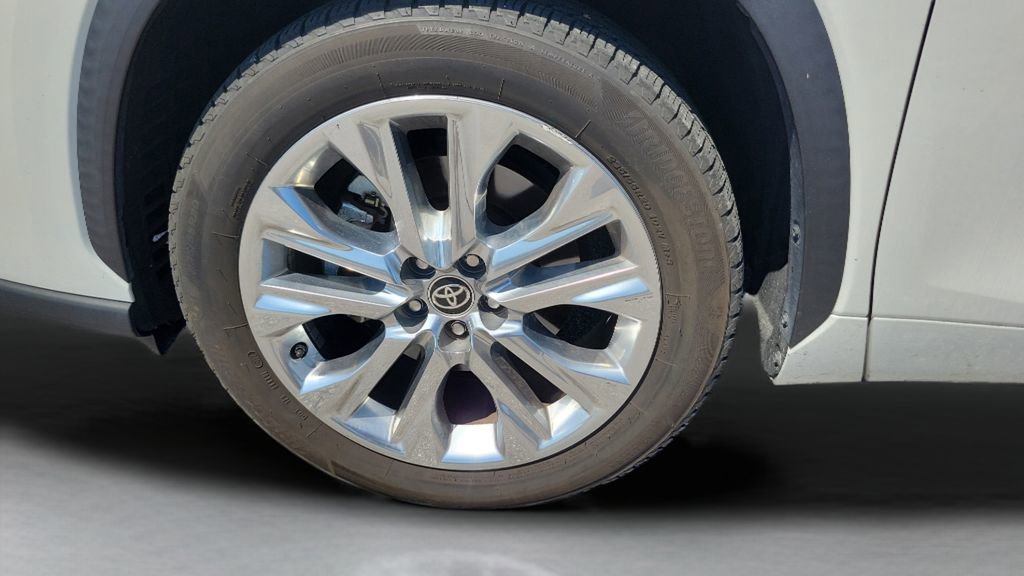 Used 2020 Toyota Highlander Limited image 3