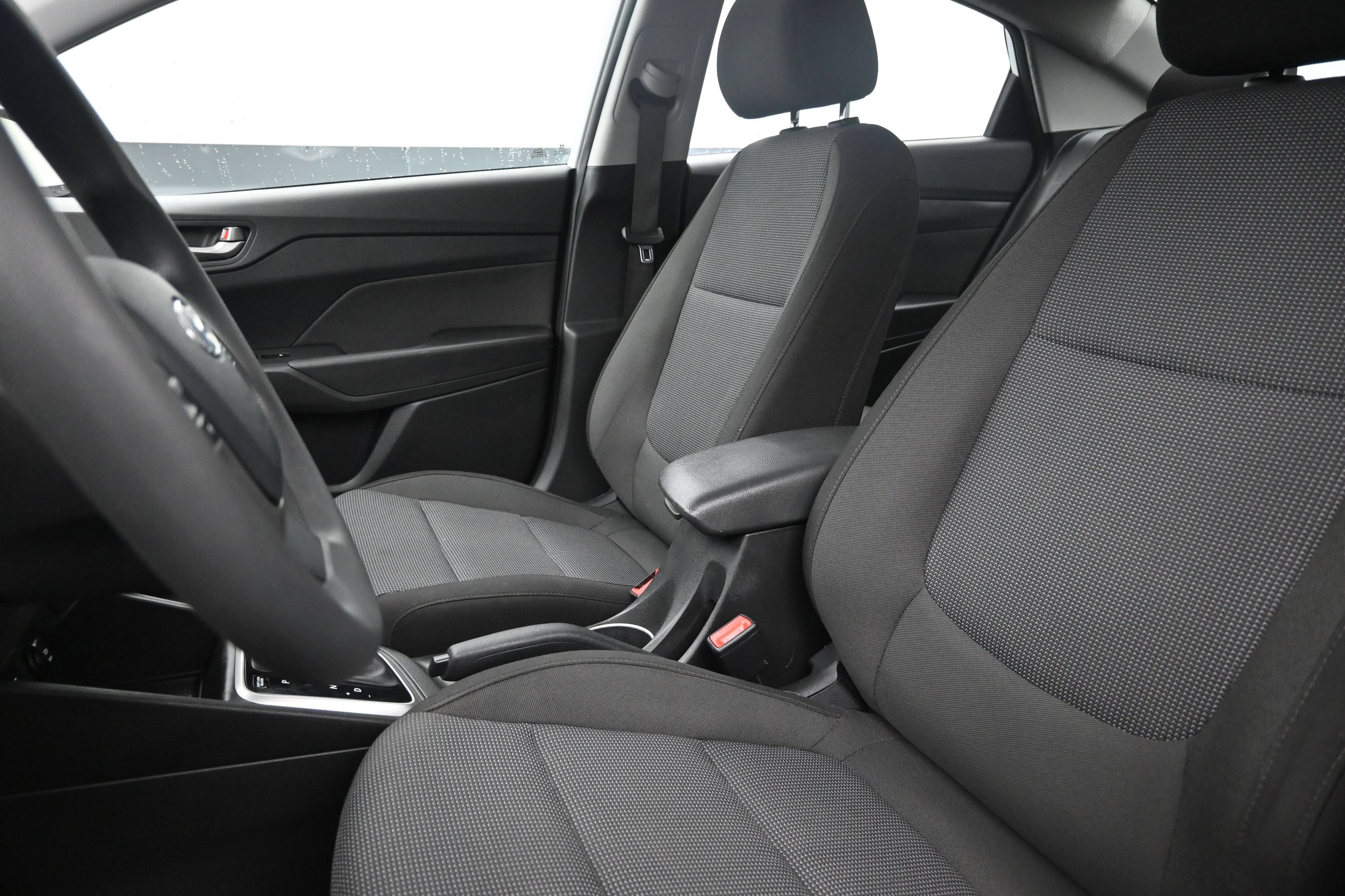 Used 2022 Hyundai Accent SEL FWD image 11