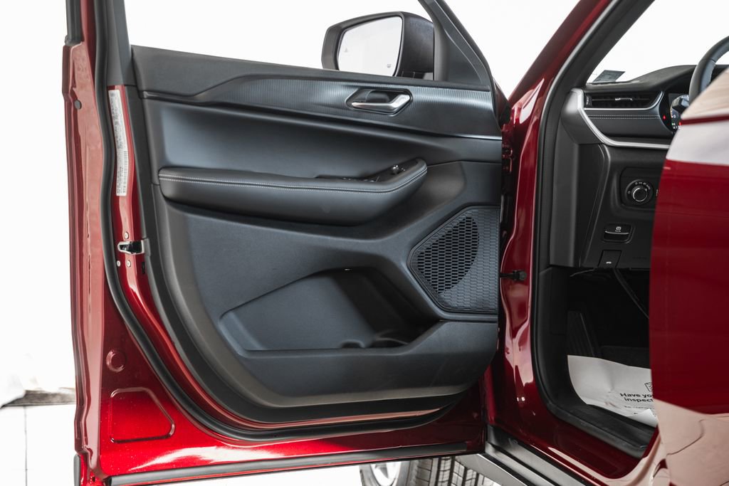 New 2025 Jeep Grand Cherokee Laredo X w/ Luxury Tech Group I image 38