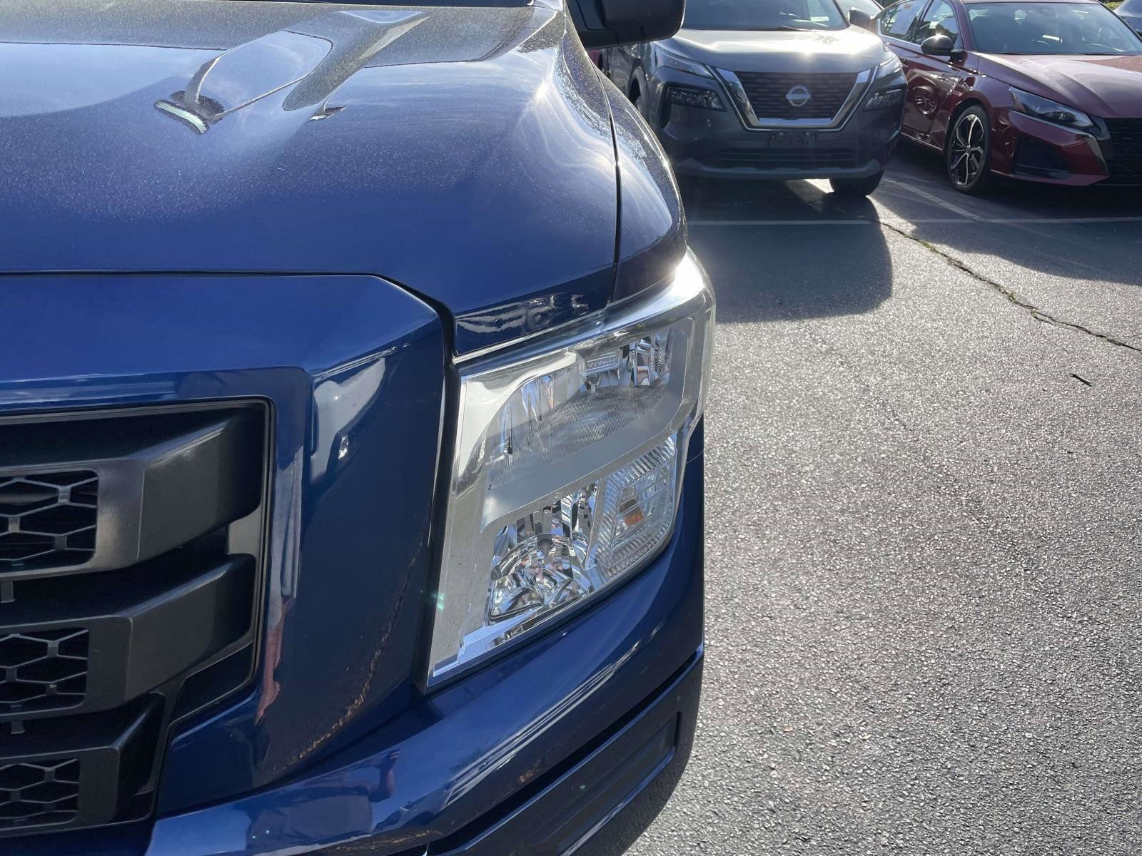 Used 2022 Nissan Titan SV AWD/4WD image 11