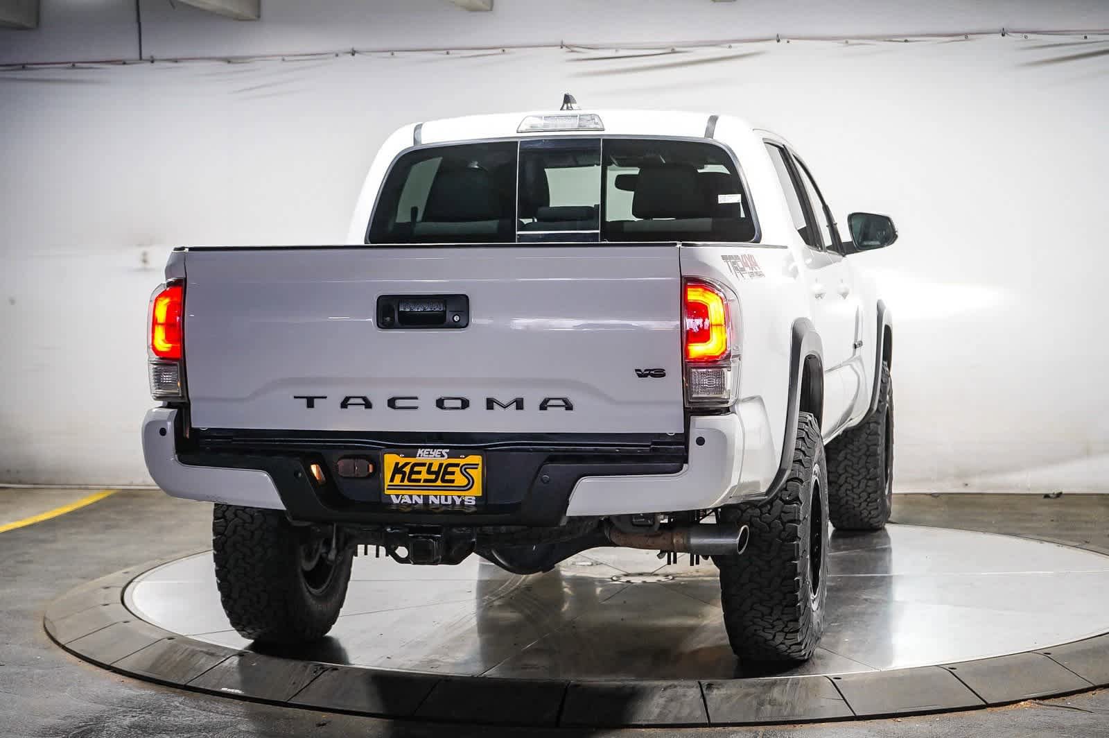 Used 2020 Toyota Tacoma TRD Off-Road w/ Technology Package AWD/4WD image 8