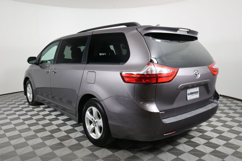 Used 2018 Toyota Sienna LE FWD image 4