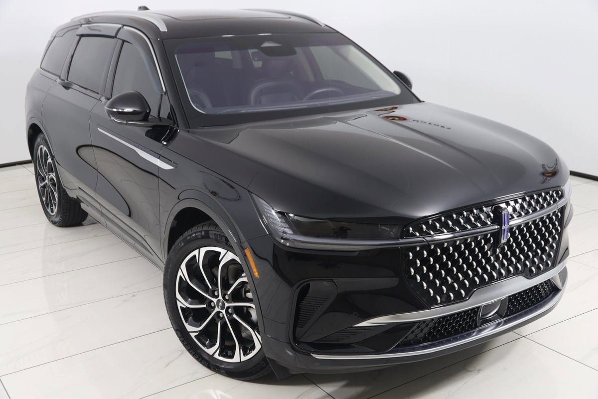 Used 2025 Lincoln Nautilus Reserve AWD/4WD image 22