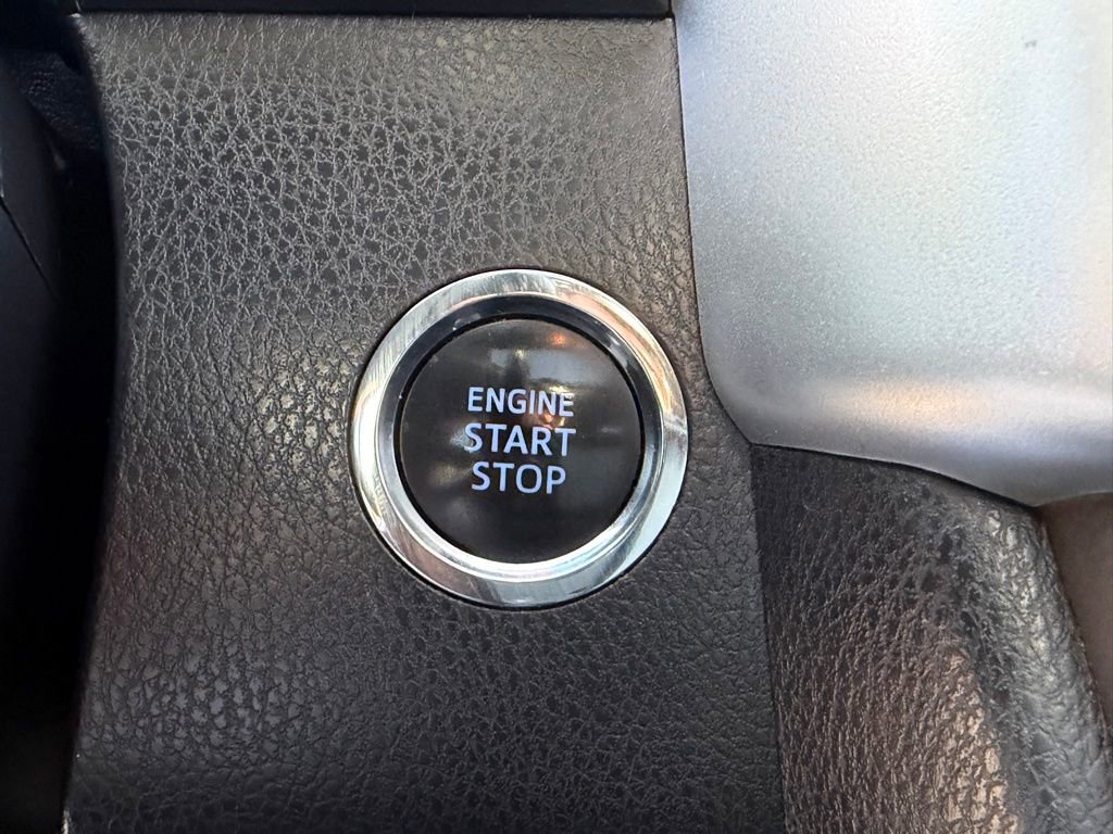 Used 2017 Toyota Highlander XLE image 29