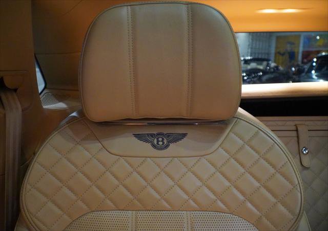 Used 2017 Bentley Bentayga image 27