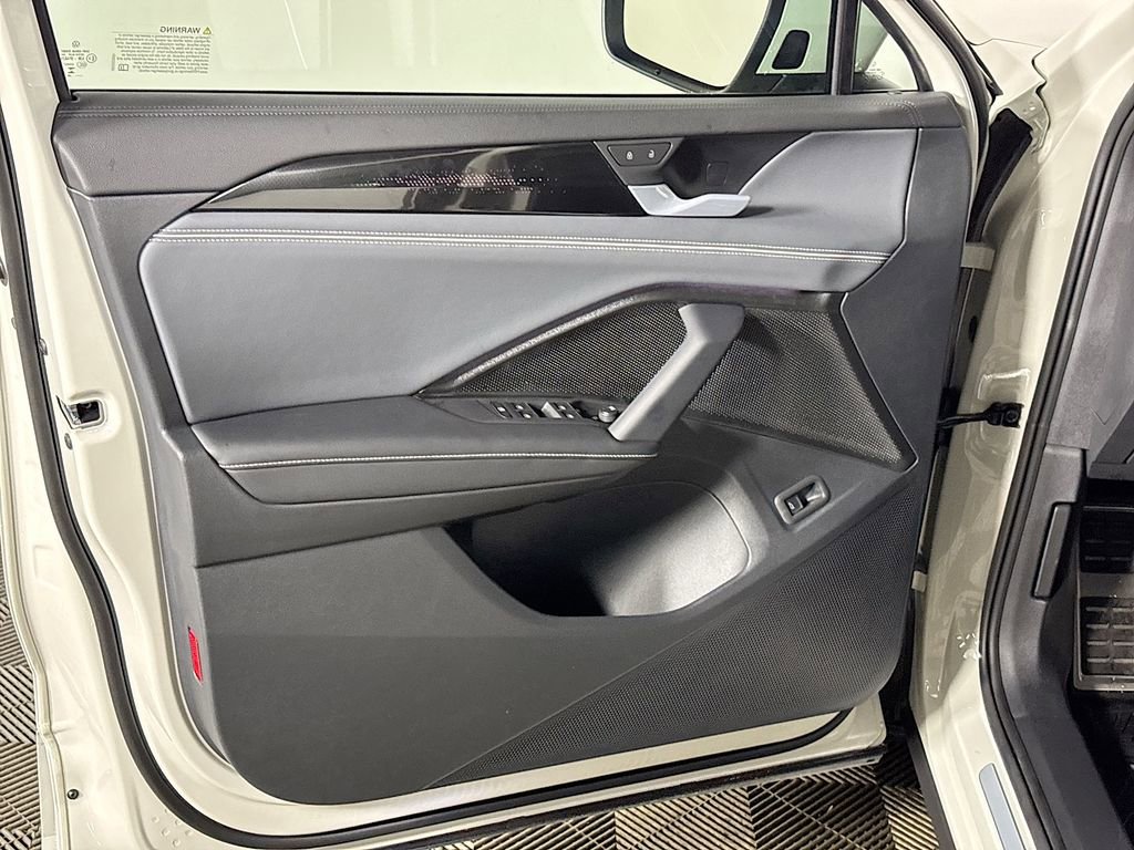 New 2026 Volkswagen Tiguan SEL R-Line image 10