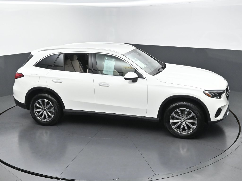 Used 2025 Mercedes-Benz GLC 300 4MATIC image 42