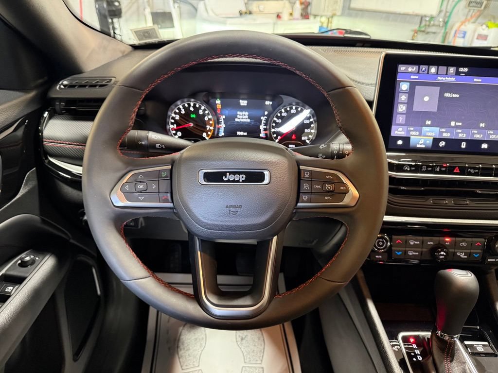 Used 2023 Jeep Compass Trailhawk w/ Trailhawk Convenience Group AWD/4WD image 8