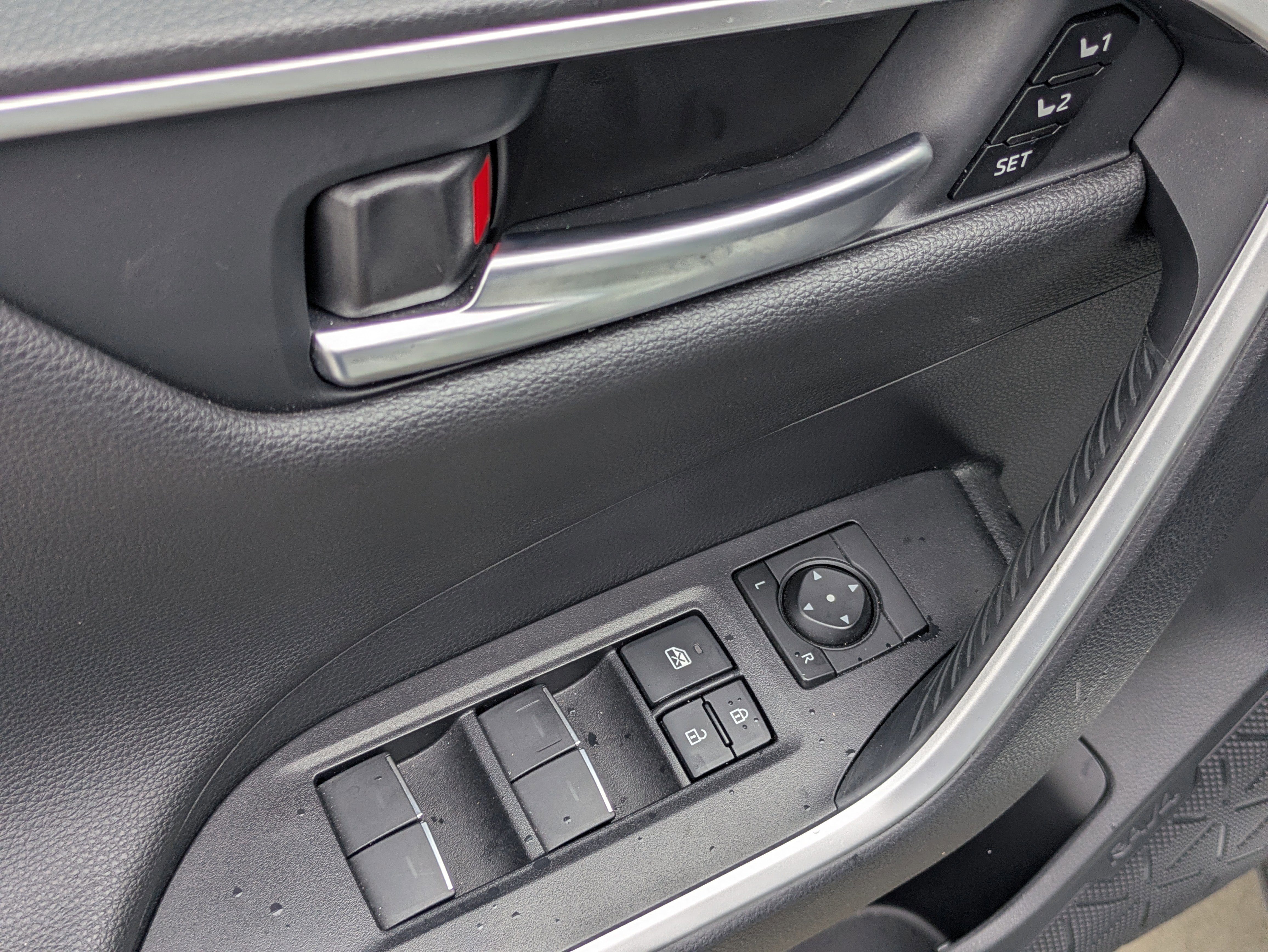 Used 2024 Toyota RAV4 Limited w/ Advanced Technology Package AWD/4WD image 13