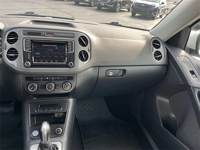 Used 2017 Volkswagen Tiguan Limited w/ Premium Package image 13