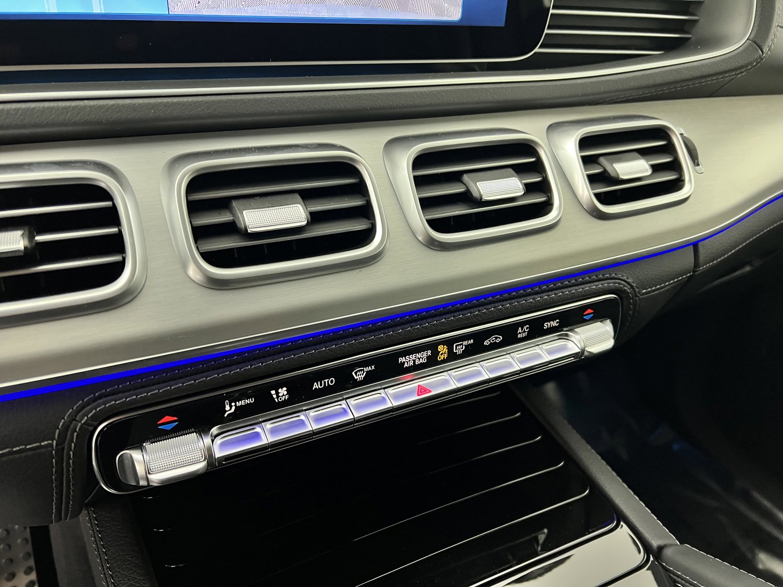 New 2025 Mercedes-Benz GLE 53 AMG 4MATIC Coupe image 32