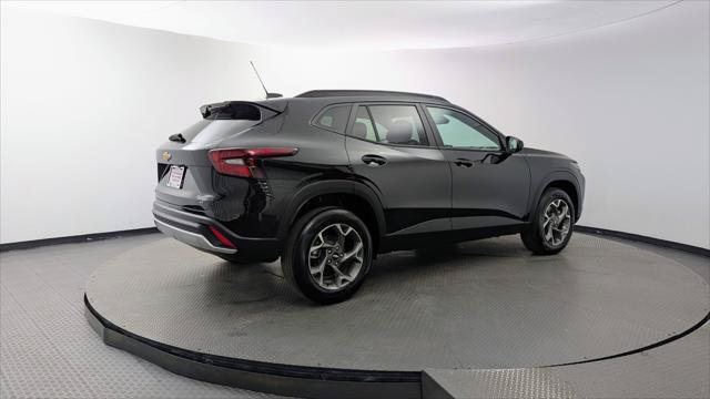 Used 2026 Chevrolet Trax LT FWD image 8