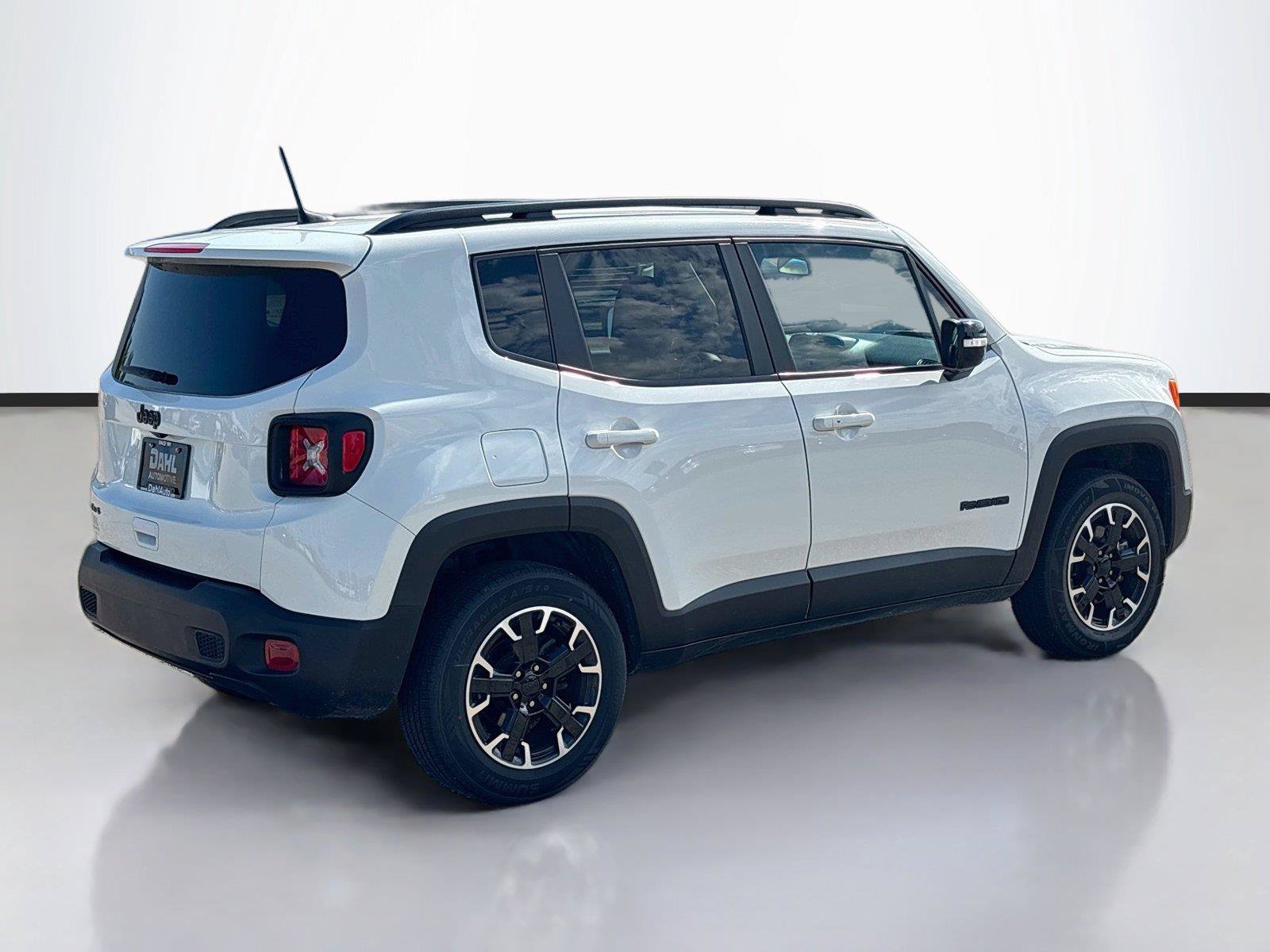 Certified 2023 Jeep Renegade Latitude AWD/4WD image 13