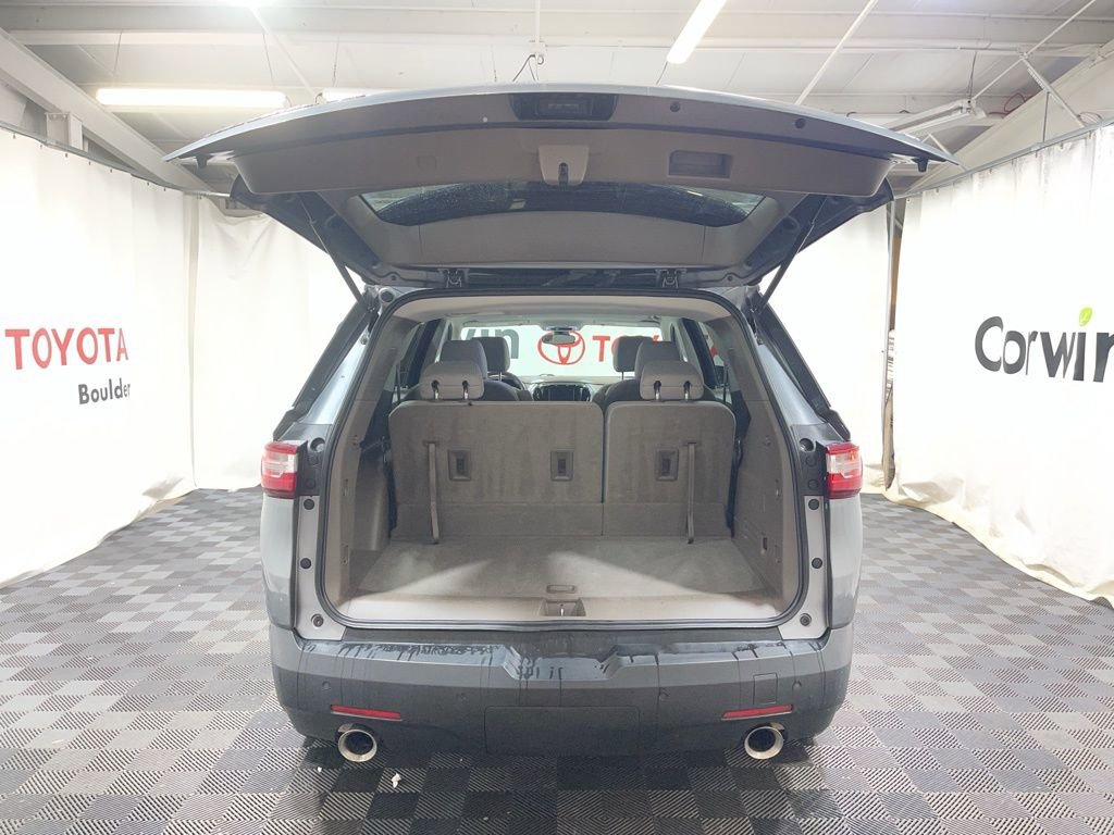 Used 2020 Chevrolet Traverse LT image 8