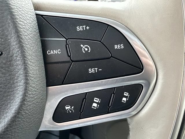 Used 2021 Chrysler Pacifica Limited AWD/4WD image 22