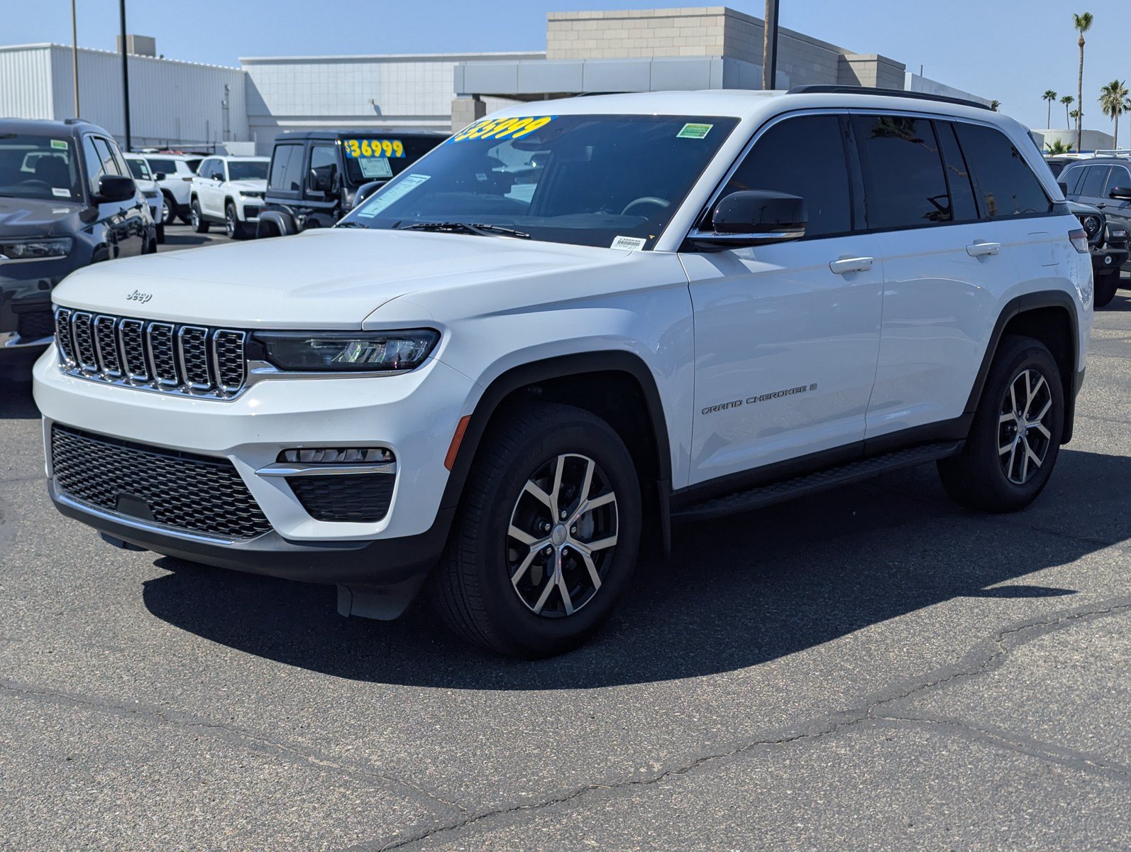 Used 2024 Jeep Grand Cherokee Limited w/ Trailer Tow Package RWD image 5