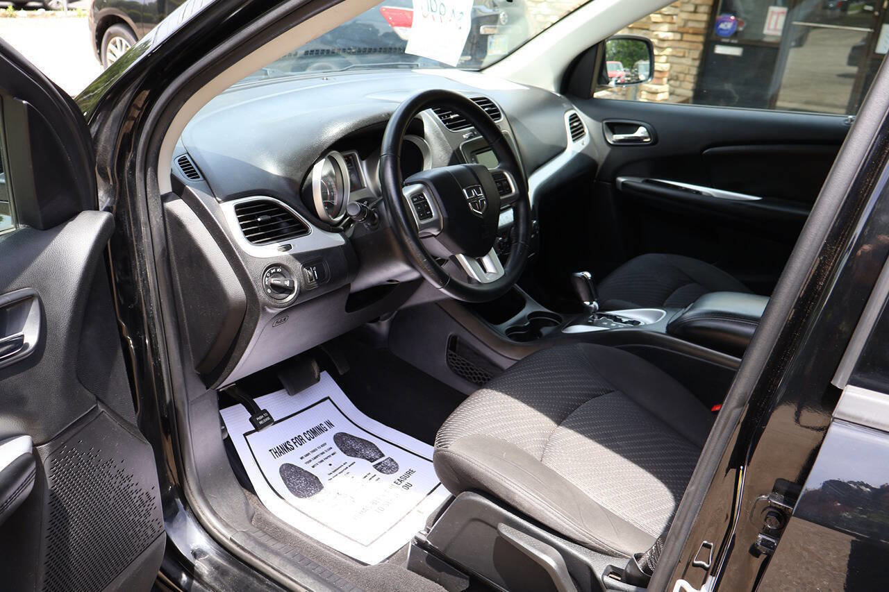 Used 2018 Dodge Journey SXT w/ Blacktop Package AWD/4WD image 13