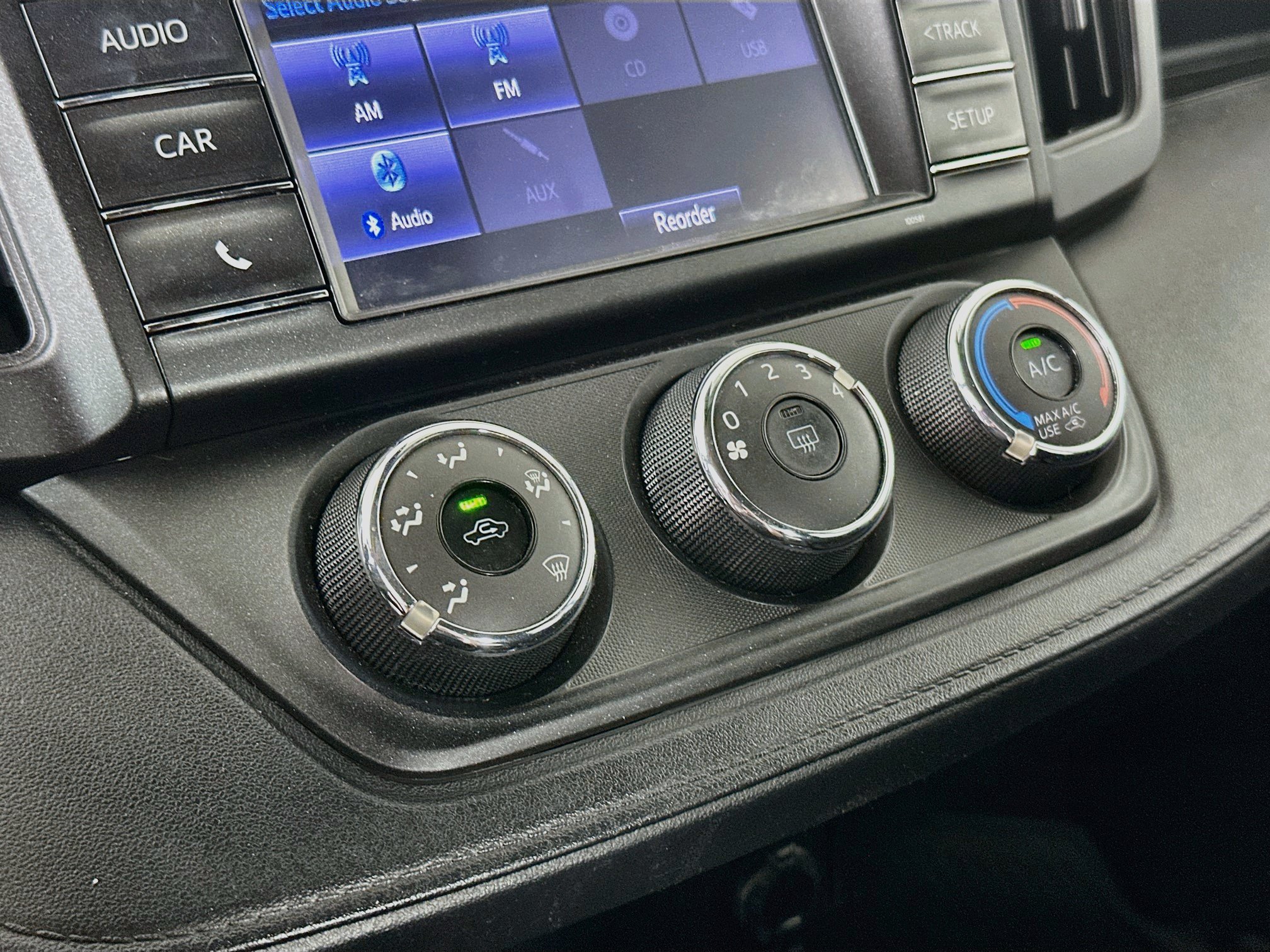 Used 2018 Toyota RAV4 LE w/ Carpet Mat Package FWD image 22