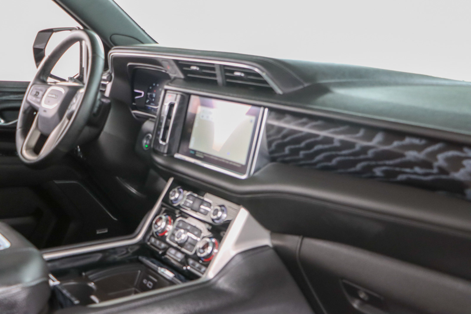 Used 2023 GMC Yukon Denali AWD/4WD image 30
